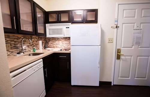 Gateway Hotel | Spacious Good-Value Accommodation! Close to Walnut Creek Greenbelt, w/Pool!