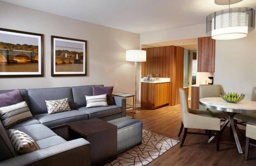 West End House | Spacious Good-Value Accommodation! Parking, Pool, Near Smithsonian Museums