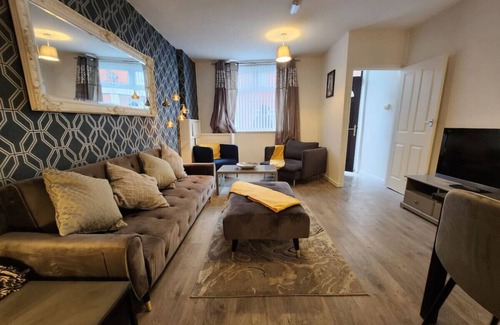 Liverpool House | Spacious Goodison Accommodation, Sleeps 8 – Near Anfield