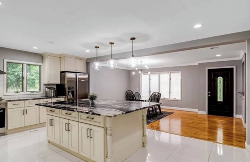 Fort Salonga House | Spacious Gorgeous Getaway perfect for family reunion or business