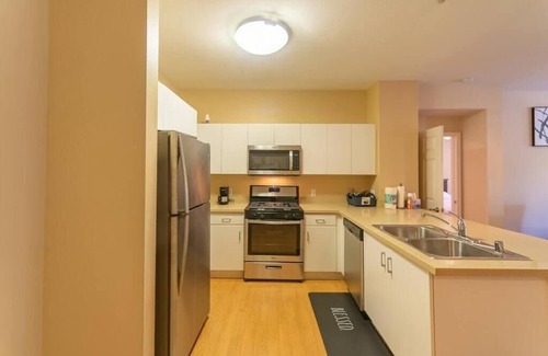 Garden Grove Apartment | Spacious & Gorgeous 2BD/2BA! 5Mins to Disney! Angel Stadium! The Outlets!Etc.