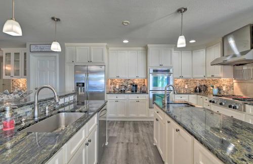 Granbury House | Spacious Granbury Home with Lakefront Outdoor Oasis!