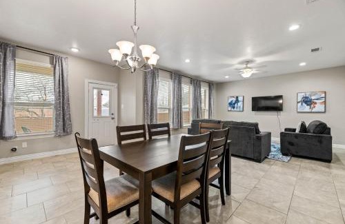 South Arlington House | Spacious Grand Prairie Getaway