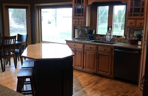 Ashwaubenon House | Spacious Green Bay Packer Home