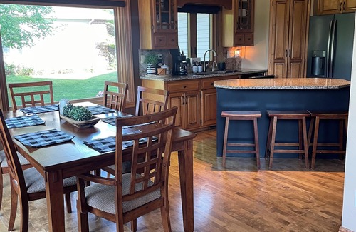 Ashwaubenon House | Spacious Green Bay Packer Home