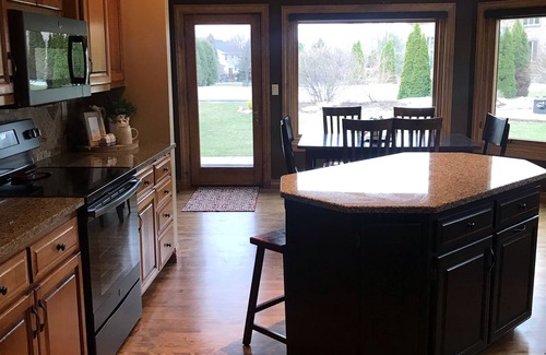 Ashwaubenon House | Spacious Green Bay Packer Home