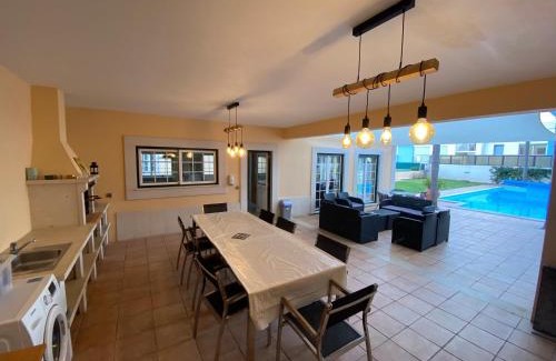 Sao Martinho do Porto Villa | Spacious ground-floor villa with private & heated pool