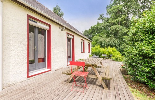 Malville Cottage | Spacious Ground-Level Home with Large Yard, Terrace, WiFi, and Game Amenities in Malville