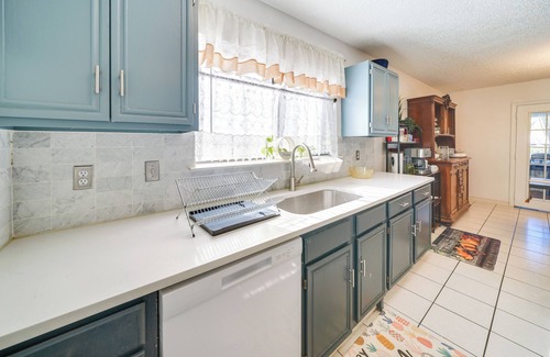 Heritage Villa | Spacious Group Retreat: 15 Mi to Dtwn San Antonio!