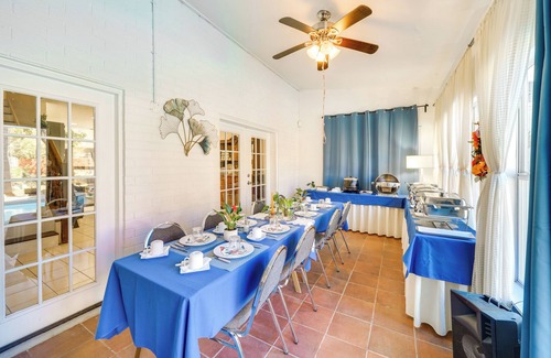Heritage Villa | Spacious Group Retreat: 15 Mi to Dtwn San Antonio!