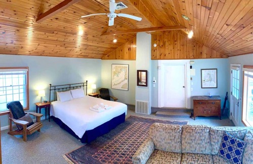 Falmouth House | Spacious Guest House in Falmouth Village