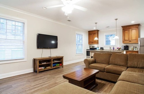 Midtown House | Spacious Guest House in the Heart of Midtown