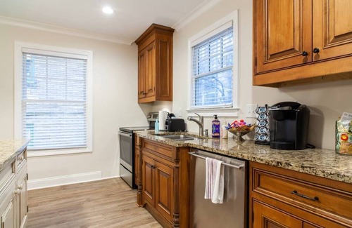 Midtown House | Spacious Guest House in the Heart of Midtown
