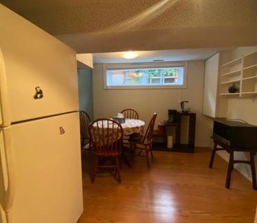 Glabar Park Apartment | Spacious Guest house -walkout Basement- 4 guests! -dedicated workspace-No Pet! No Cooking! No Smoking! No Party!