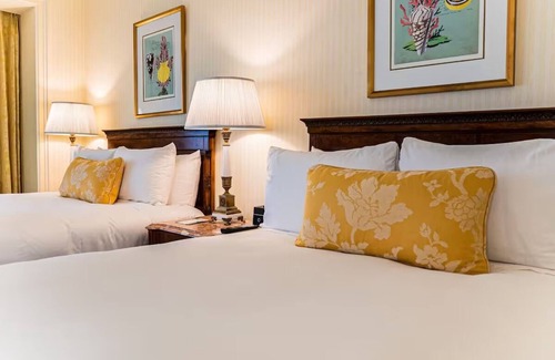Downtown San Diego Hotel | Spacious Guest Room Near Zoo – 3 Miles Away | Valet Parking Available