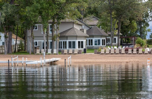 Nisswa Condo | Spacious Gull Lake Beach Condo, Lake Access and Fire pit