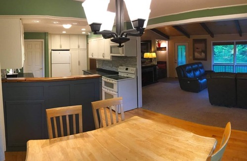 Hermantown Apartment | Spacious Hermantown Vacation Space! Rural feel close to town
