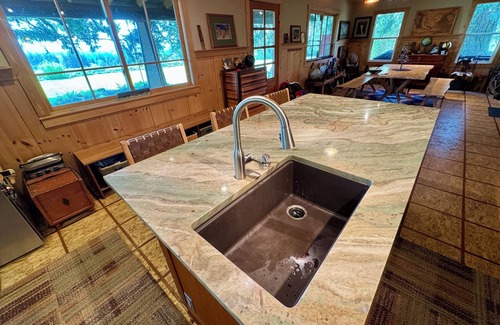 Troutdale House | Spacious HGTV Home on 3 acres near Columbia Gorge w/Silo Rooms, 15 min from PDX