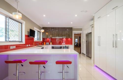 Brookfield House | Spacious Hideaway Retreat, Brookfield, Brisbane