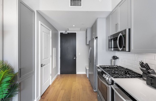 The Gulch Apartment | Spacious High-Rise Studio On Broadway - WiFi, Utilities, In-Unit WD included.