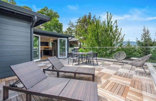 San Rafael House | Spacious Hillside Sanctuary Among the Trees 5 Bedrooms