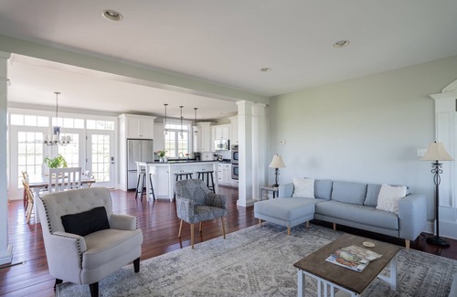 Rohrerstown House | Spacious Hilltop Escape with Basketball, Pingpong & Sunset Firepit