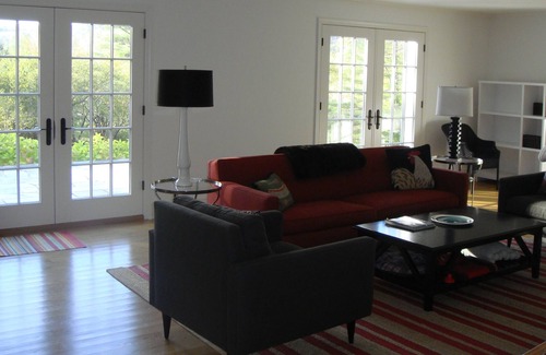 Woodstock House | Spacious Hilltop Home with Expansive Views and 5 min Walk to Town