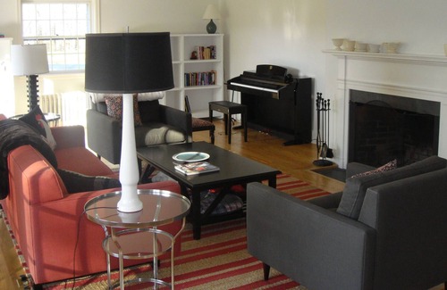 Woodstock House | Spacious Hilltop Home with Expansive Views and 5 min Walk to Town