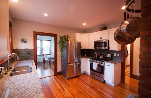 Oakdale Apartment | Spacious Historic 1st Floor Apartment