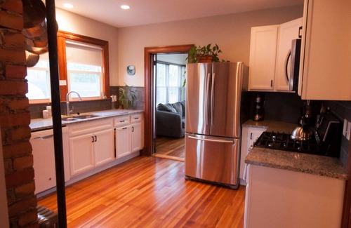 Oakdale Apartment | Spacious Historic 1st Floor Apartment