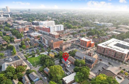 Italian Village House | Spacious Historic 8-Bedroom Manor in Short North - Perfect for Large Groups