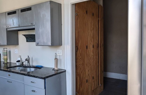 The Gate Apartment | Spacious historic apartment in popular Benton Park neighborhood near downtown.