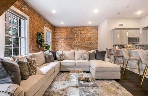 Arts/Warehouse District Apartment | SPACIOUS, HISTORIC CHARMER🧡 DOWNTOWN 4 BEDROOM WITH 2 BALCONIES WRAPPED IN WROUGHT IRON