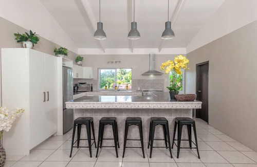 Tapere of Titikaveka House | Spacious holiday home