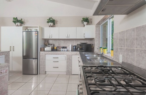 Tapere of Titikaveka House | Spacious holiday home