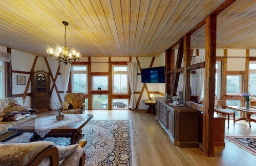 Sonneberg Apartment | Spacious holiday apartment with a wide view of the Coburg-Rennsteig region