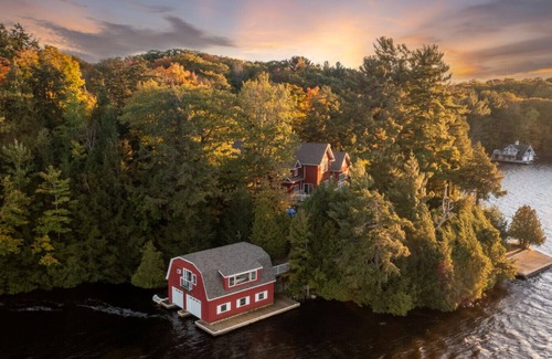 Bracebridge House | Spacious holiday home on Lake Muskoka