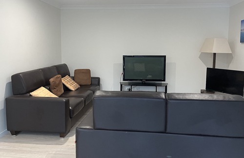 Pimpama House | Spacious holiday home close to tourist attractions