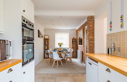 Martin House | Spacious holiday home with panoramic views of the sea and golf course