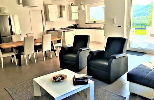 Leonforte House | Spacious holiday home in Leonforte with swimming pool