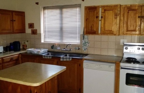 Struisbaai House | Spacious holiday home within walking distance from the beach and harbour.