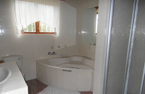 Struisbaai House | Spacious holiday home within walking distance from the beach and harbour.