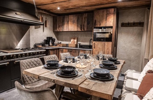 Foy House | Spacious holiday home in the woods