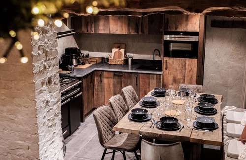 Foy House | Spacious holiday home in the woods