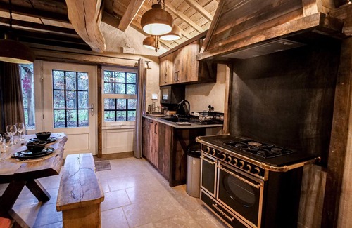 Foy House | Spacious holiday home in the woods