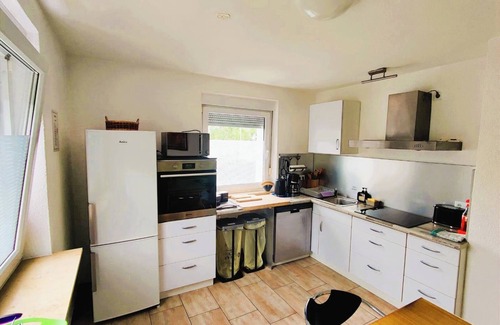 Laupheim House | Spacious holiday home with 2 cozy apartments – space for up to 12 people.