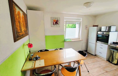 Laupheim House | Spacious holiday home with 2 cozy apartments – space for up to 12 people.