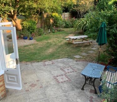 Brondesbury House | Spacious Holiday Home!