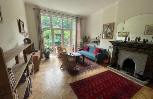Brondesbury House | Spacious Holiday Home!