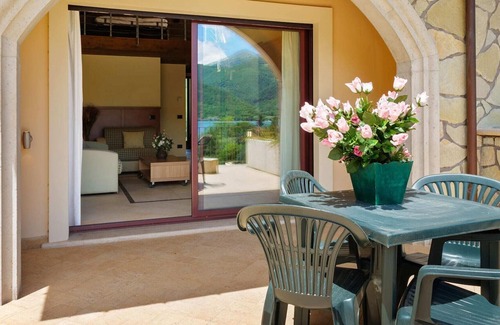 Villalago House | Spacious Holiday Home in Scanno with Garden